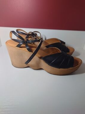 Vintage 70s Vaneli Black Leather Platform Wedge Sandals with Tan Wood-Look Sole